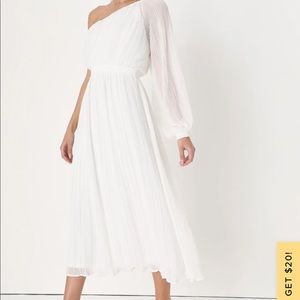 Lulu’s white dress